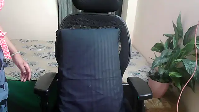 Snapshot of megancatluna chatting on 04/04/26, 04:22 megancatluna online show from 04/04/26, 04:22