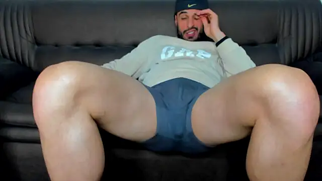 Snapshot of sexyhotmusclesforyou1 chatting on 03/17/25, 04:08 sexyhotmusclesforyou1 online show from 03/17/25, 04:08