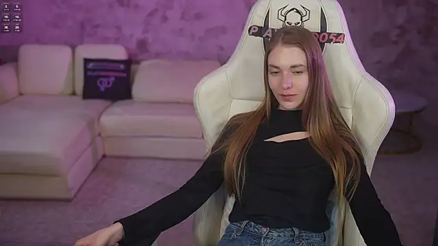 Snapshot of Layla_Sweet_ chatting on 04/06/26, 07:15 Layla Sweet online show from 04/06/26, 07:15