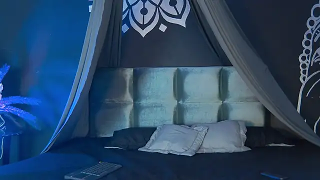 Arii moon online show from 09/16/25, 07:15