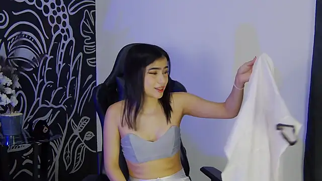 Arii moon online show from 12/17/25, 07:42