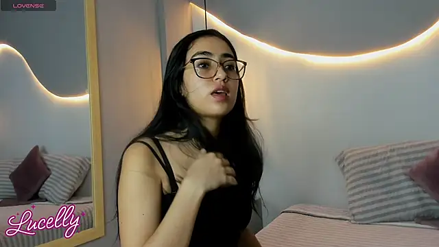 lucelly 15 online show from 10/21/25, 11:33