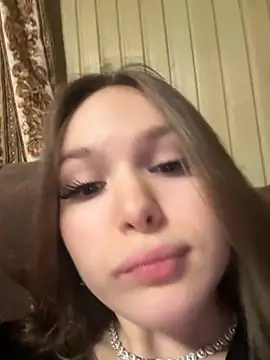 Snapshot of -Amora chatting on 11/26/25, 12:17 -Amora online show from 11/26/25, 12:17