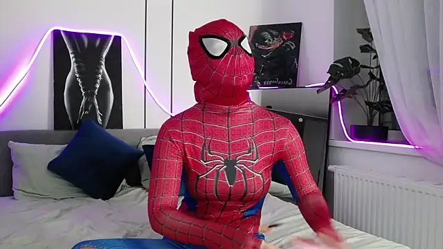 Snapshot of -Amora chatting on 12/05/25, 12:14 -Amora online show from 12/05/25, 12:14