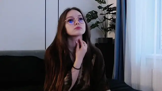 Snapshot of -Amora chatting on 01/19/26, 12:20 -Amora online show from 01/19/26, 12:20