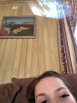 Snapshot of -Amora chatting on 02/09/26, 12:31 -Amora online show from 02/09/26, 12:31