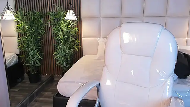 MelanieHillss online show from 03/31/26, 04:02