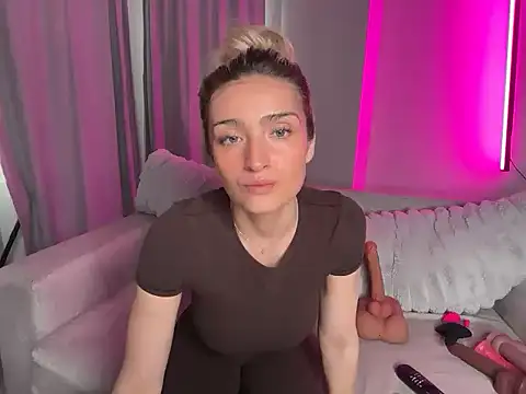 Snapshot of meggsworld chatting on 05/03/26, 12:55 meggsworld online show from 05/03/26, 12:55