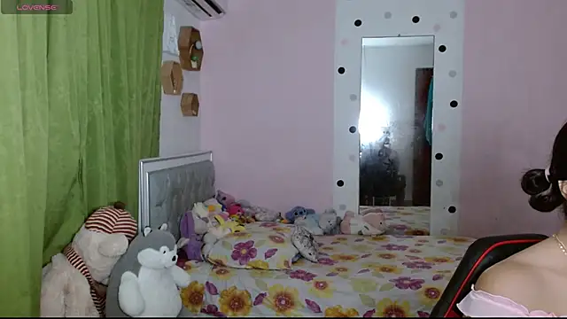 Violett 11 online show from 10/28/25, 11:29