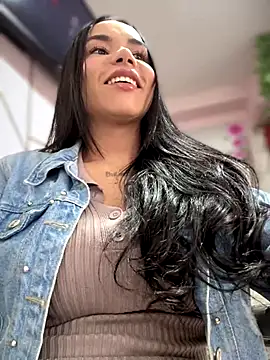 Snapshot of Naatalia chatting on 10/17/25, 06:54 Naatalia online show from 10/17/25, 06:54