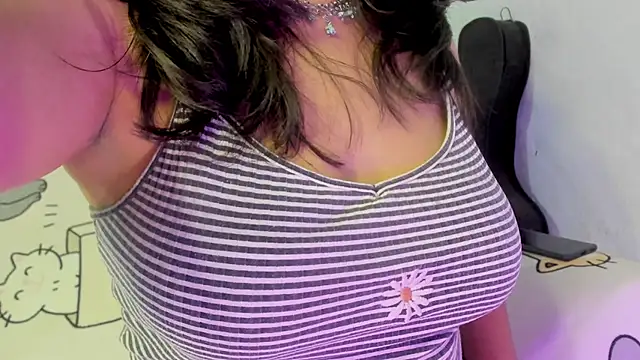 Naoko 7w7 online show from 09/10/25, 10:43