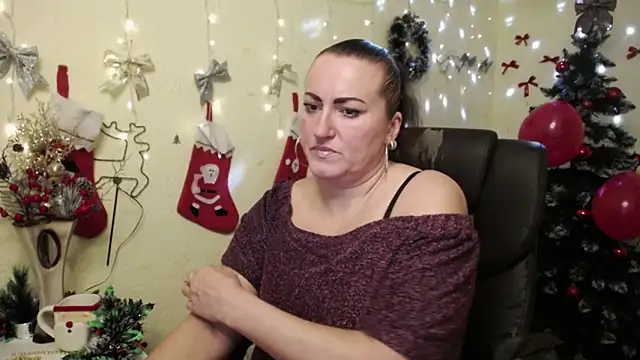 DianaMGG online show from 12/14/25, 07:07