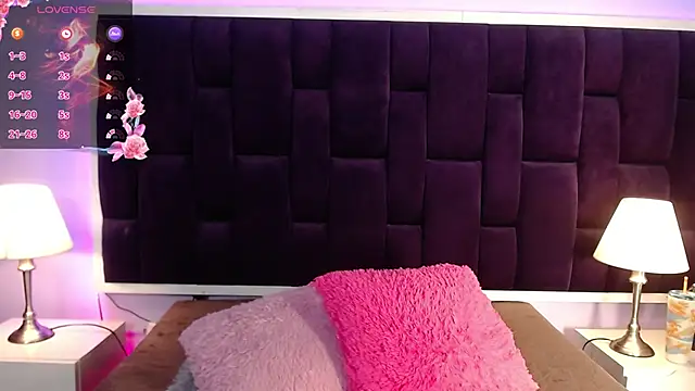 Snapshot of Azaahara_ chatting on 04/27/26, 12:58 Azaahara online show from 04/27/26, 12:58