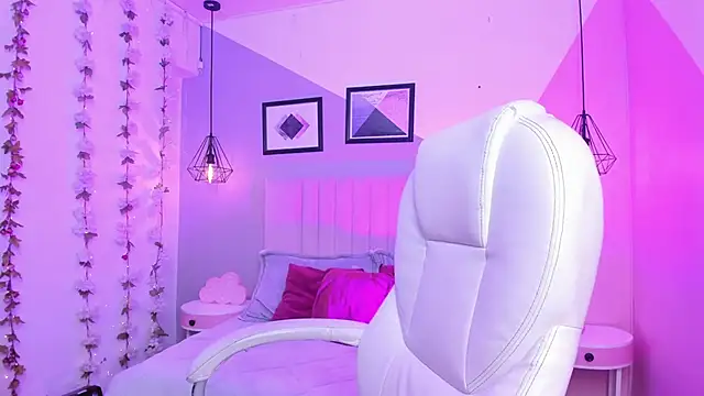 Bella walker  online show from 11/07/25, 08:20