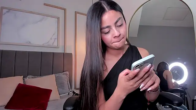 Bella walker  online show from 03/13/26, 08:37