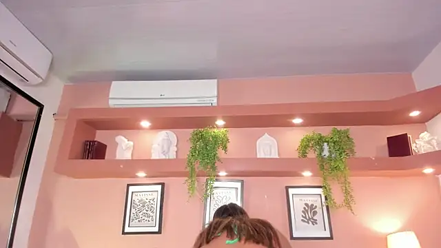 SofiaBennett  online show from 04/20/26, 12:30