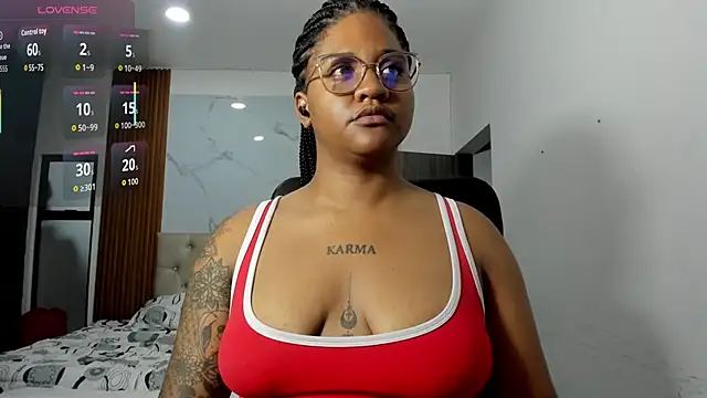 Snapshot of ZahraRose chatting on 04/26/26, 01:47 ZahraRose online show from 04/26/26, 01:47