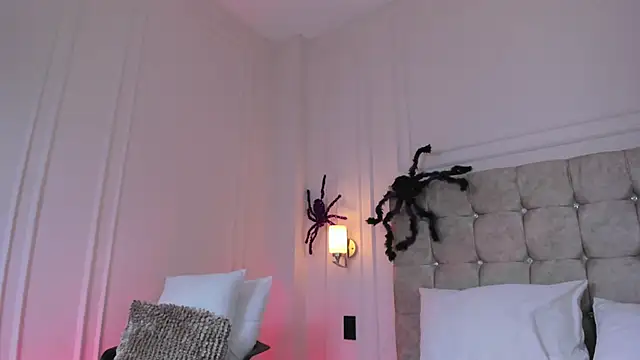 Snapshot of JasmineRoss_1 chatting on 10/14/25, 07:14 JasmineRoss 1 online show from 10/14/25, 07:14