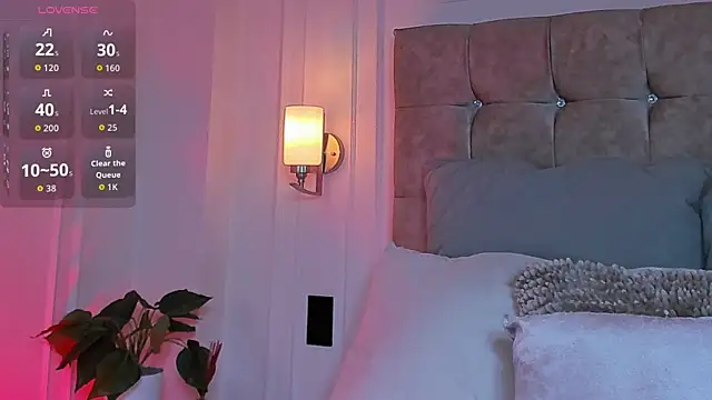 Snapshot of JasmineRoss_1 chatting on 12/20/25, 06:37 JasmineRoss 1 online show from 12/20/25, 06:37