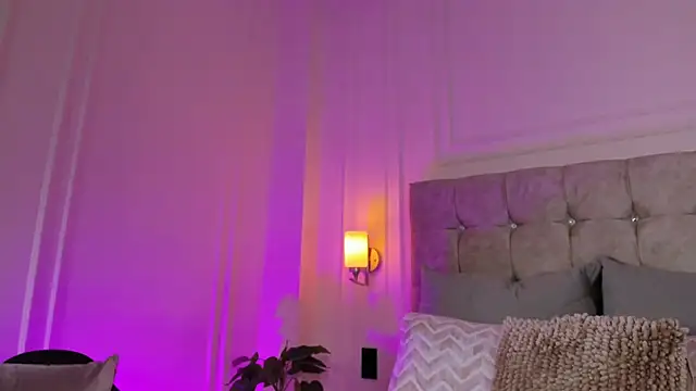 Snapshot of JasmineRoss_1 chatting on 01/07/26, 07:05 JasmineRoss 1 online show from 01/07/26, 07:05