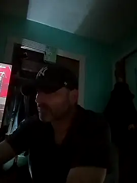 Snapshot of Novabear6996 chatting on 03/05/25, 07:49 Novabear6996 online show from 03/05/25, 07:49