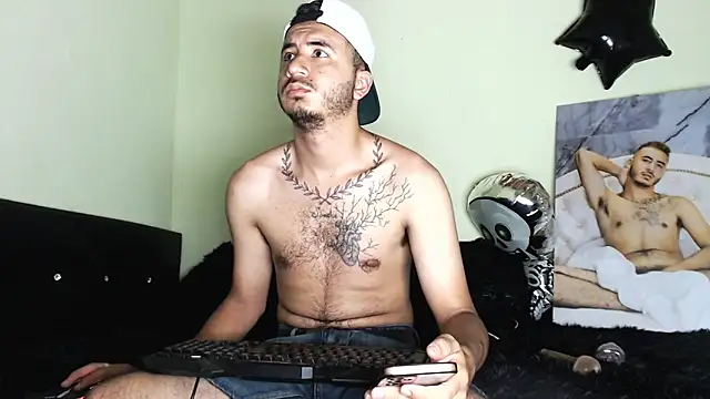 Snapshot of AdamParker_ chatting on 11/04/25, 12:10 AdamParker  online show from 11/04/25, 12:10