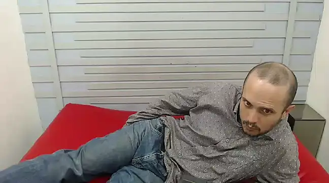 JhonTorres018 online show from 03/01/25, 10:21