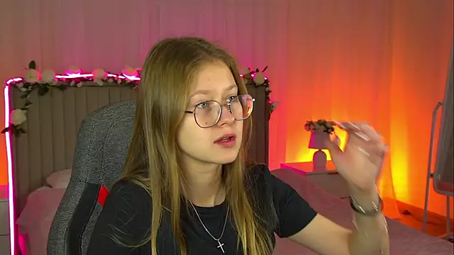 EveMundie online show from 10/15/25, 11:10