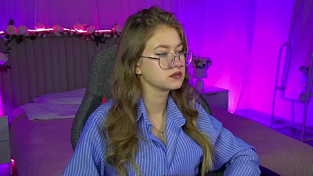 EveMundie online show from 11/28/25, 10:29