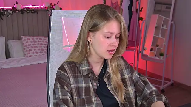 EveMundie online show from 06/15/26, 09:44