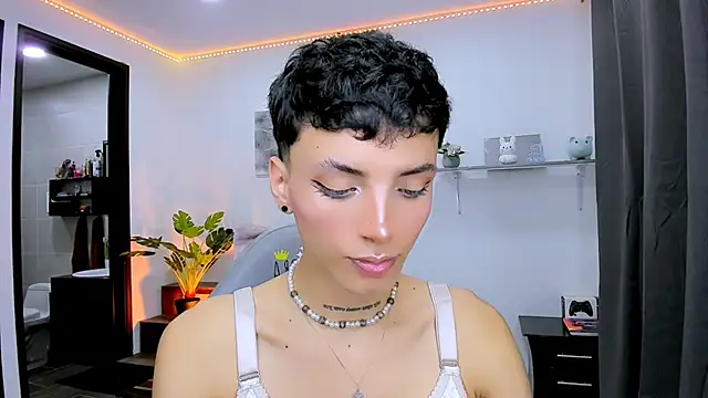 nilam valker online show from 09/19/25, 03:41