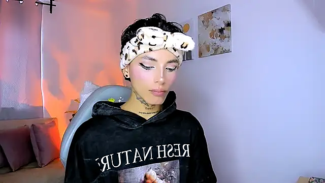 nilam valker online show from 04/17/26, 05:49