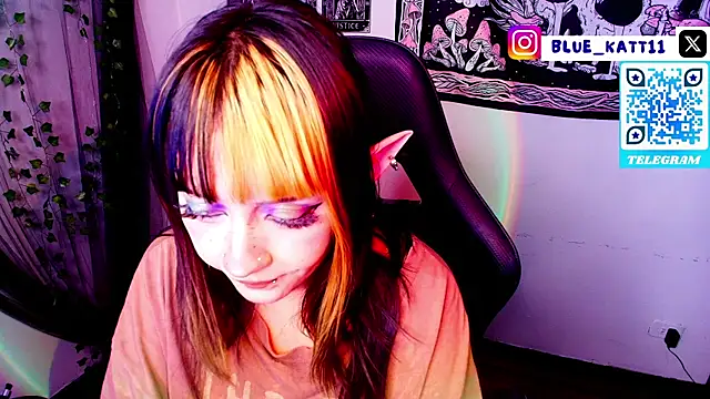 Snapshot of blue_katt chatting on 07/22/26, 04:26 blue katt online show from 07/22/26, 04:26