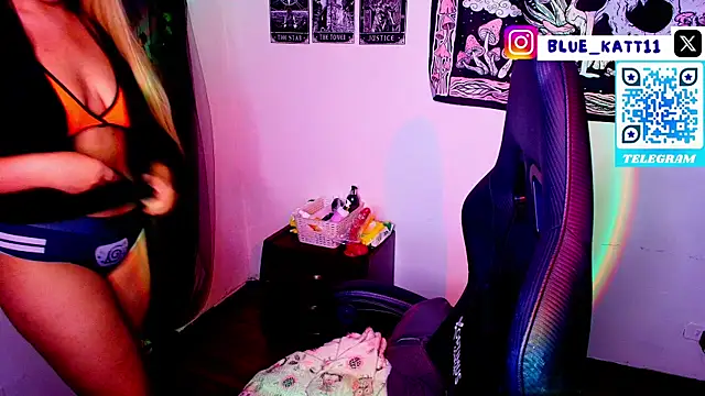 Snapshot of blue_katt chatting on 07/22/26, 11:18 blue katt online show from 07/22/26, 11:18