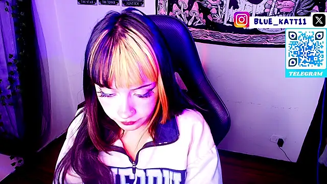 Snapshot of blue_katt chatting on 07/27/26, 12:06 blue katt online show from 07/27/26, 12:06