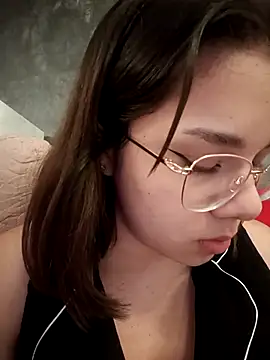 EmmaSulivan online show from 10/31/25, 02:01