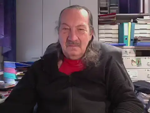 Snapshot of HMStraps01 chatting on 12/10/24, 11:00 HMStraps01 online show from 12/10/24, 11:00