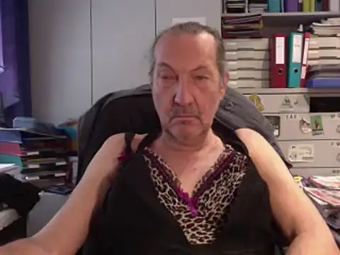 Snapshot of HMStraps01 chatting on 02/15/25, 11:50 HMStraps01 online show from 02/15/25, 11:50