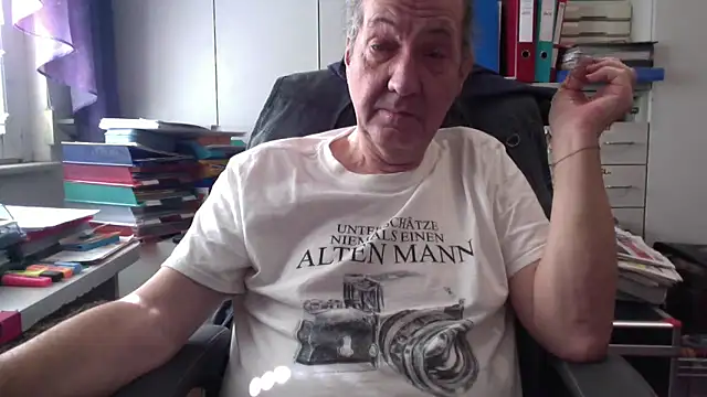 Snapshot of HMStraps01 chatting on 02/25/25, 10:26 HMStraps01 online show from 02/25/25, 10:26