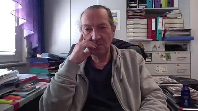 Snapshot of HMStraps01 chatting on 03/06/25, 01:57 HMStraps01 online show from 03/06/25, 01:57