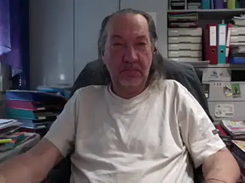 Snapshot of HMStraps01 chatting on 03/22/25, 06:11 HMStraps01 online show from 03/22/25, 06:11