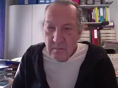 Snapshot of HMStraps01 chatting on 10/02/25, 11:39 HMStraps01 online show from 10/02/25, 11:39