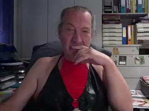 Snapshot of HMStraps01 chatting on 10/10/25, 10:25 HMStraps01 online show from 10/10/25, 10:25