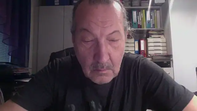 HMStraps01 online show from 12/17/25, 02:34