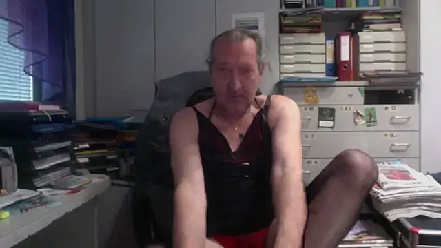 HMStraps01 online show from 12/21/25, 12:23