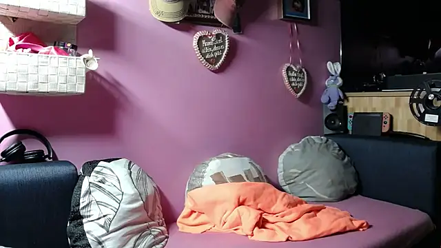 sexymelli18 online show from 04/21/26, 06:23