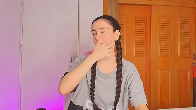 Peach Rose  online show from 10/27/25, 10:14