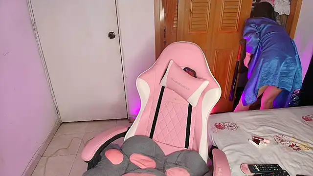 Peach Rose  online show from 11/27/25, 09:06