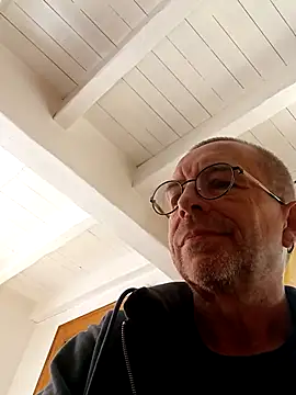 Xavspank2 online show from 10/09/25, 12:03