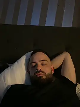 guccititi online show from 10/16/25, 09:43